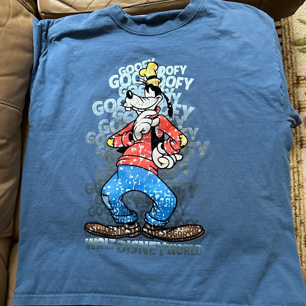 This is a Goofy print t-shirt.